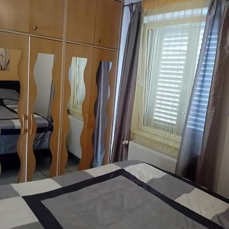 Apatmani Peternel Apartment Vir Exterior photo