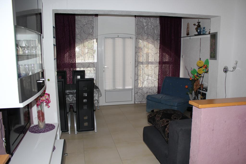 Apatmani Peternel Apartment Vir Exterior photo